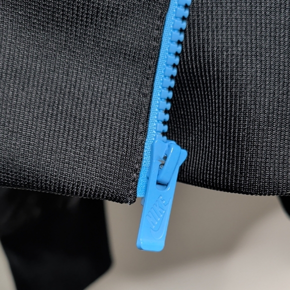 Nike Men's Light Blue and Black Windbreaker - Picture 5 of 5